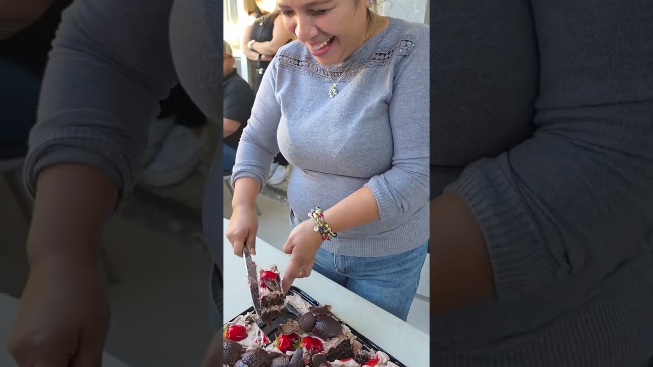 Nos reunimos halgunos amigos para partir la carne del asado y celebrando el compromiso 🥰🥰