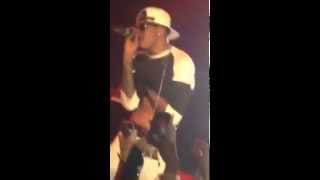 august alsina kissin on my tattoos live sexy moment