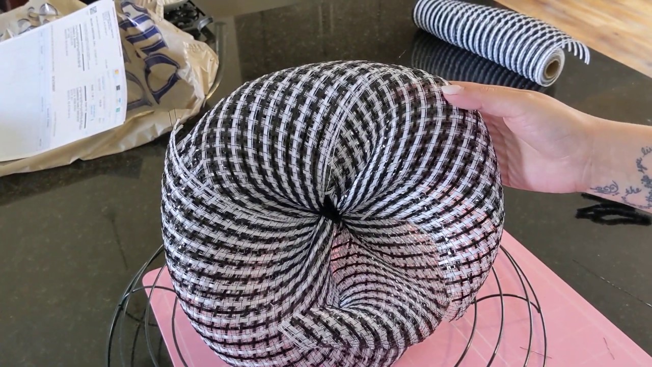 Deco mesh Pinwheel Nazzie method