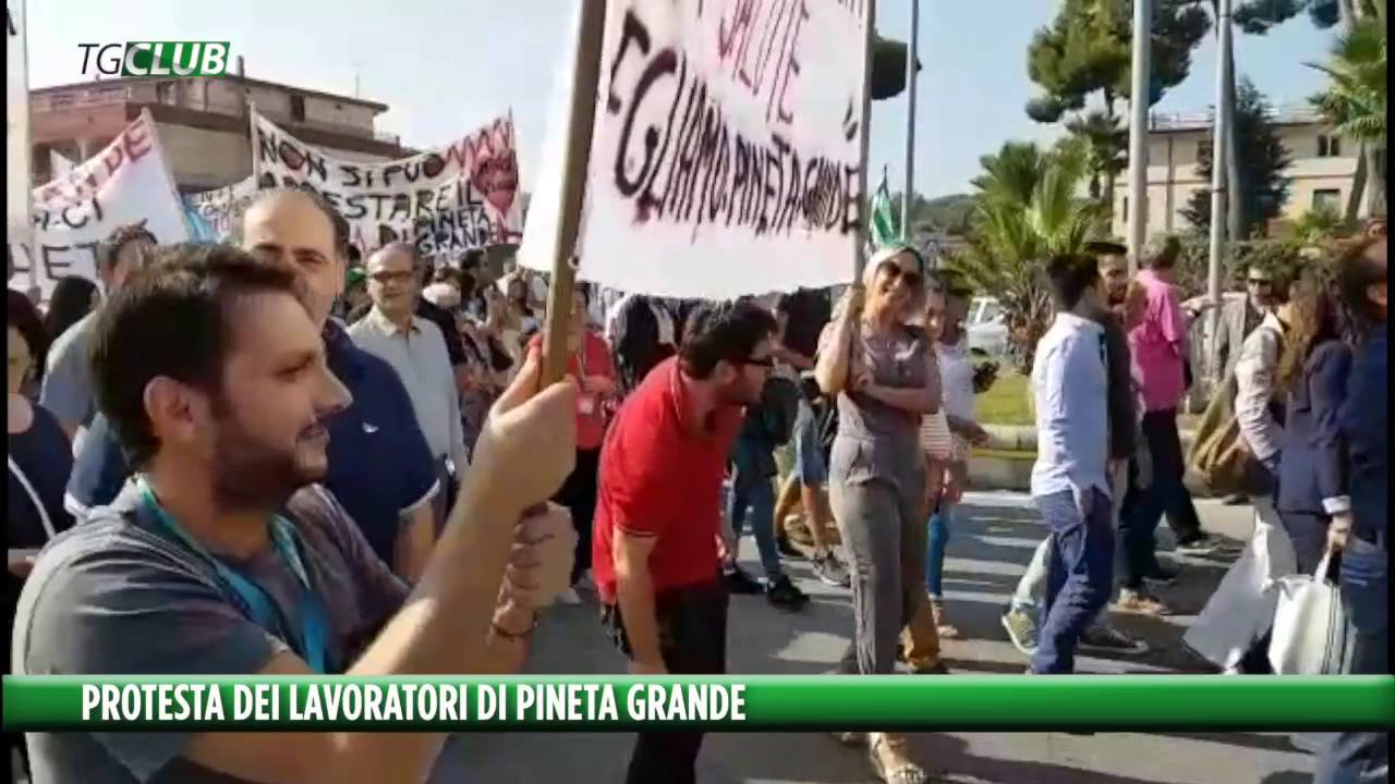 Castel Volturno, protesta dei lavoratori di Pineta Grande