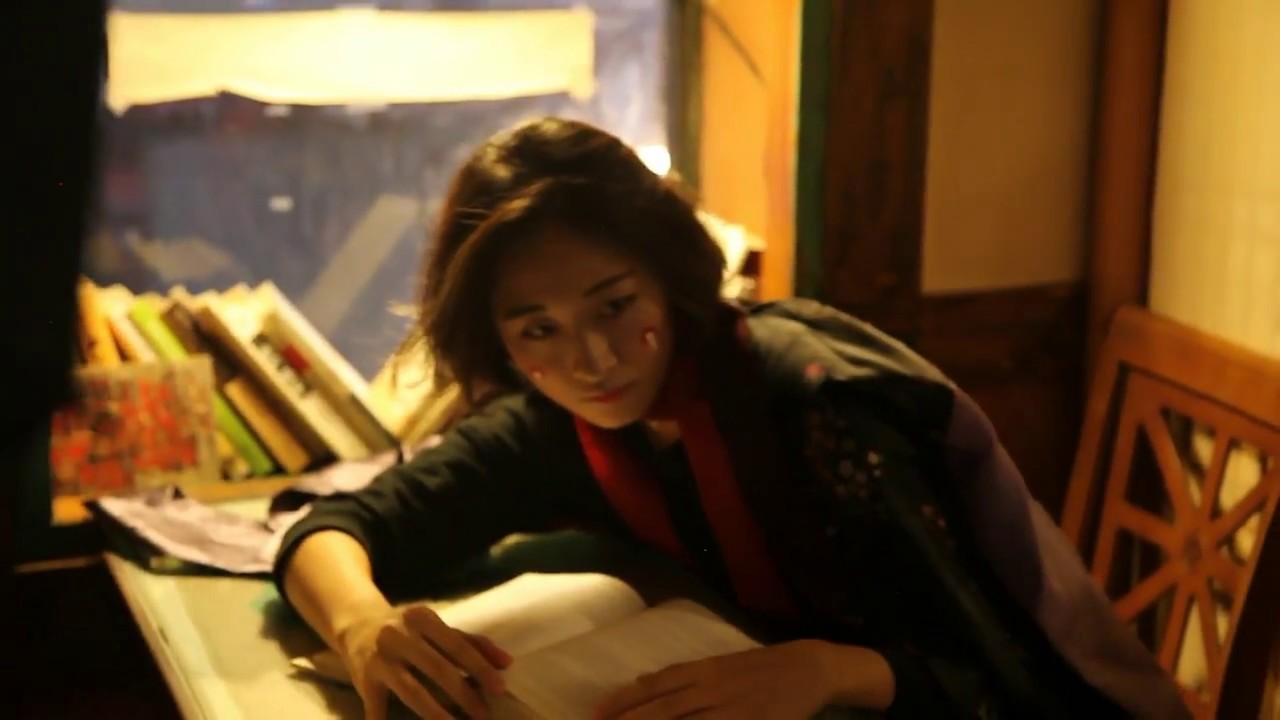 Korea, Seoul - Editorial FASHION hanbok shoot for FASHION MAGAZINE in Korean Traditional Restaurant