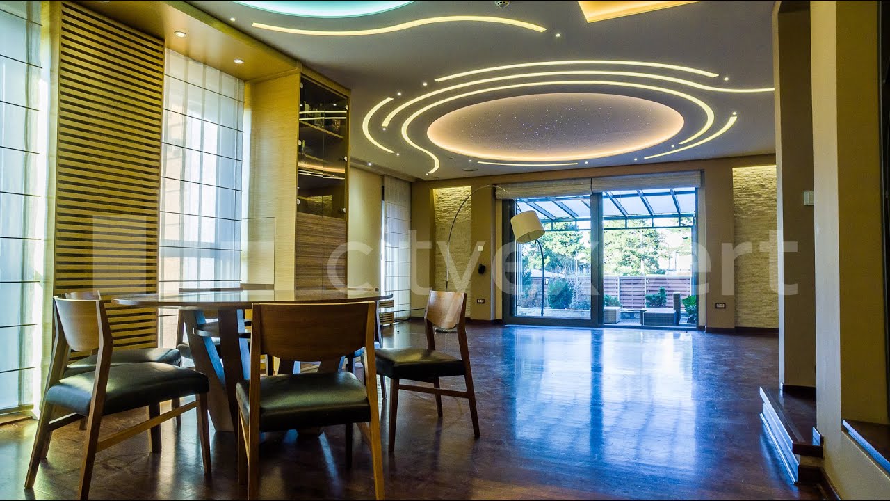 Kuća na prodaju, 320m2 - Bežanijska kosa, Beograd. Pogledajte slike i video na: www.cx.rs/54955