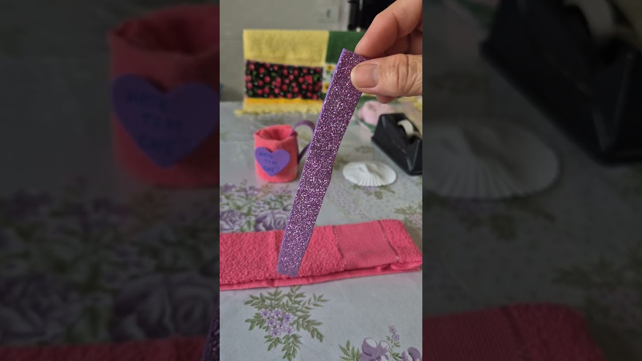 XÍCARA E ROSA 🌹 FEITO NA TOALHINHA DE MÃO 