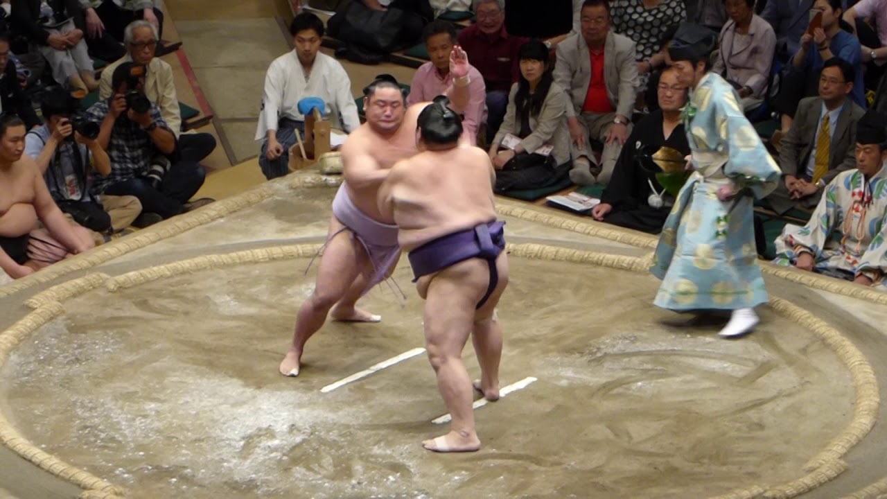 Kotoeko (6-2) - Akiseyama (4-4) , Sumo : Natsubasho '18
