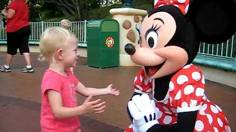 Avery Meeting Minnie Mouse