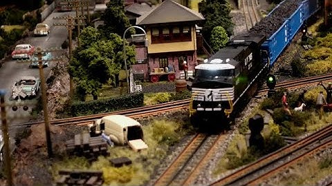 O GAUGE LAYOUT WITH TONS OF SMALL DETAILS in 4K.