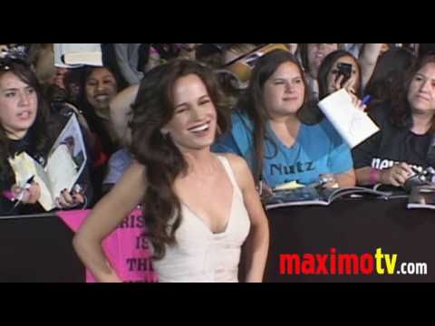 ELIZABETH REASER at NEW MOON Premiere Arrivals