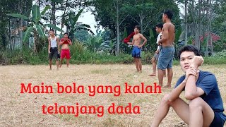 liat main bola yang kalah telanjang dada