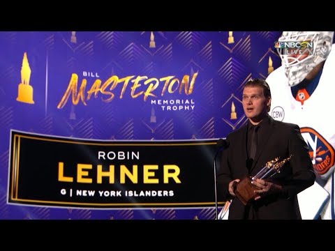 Robin Lehner gives