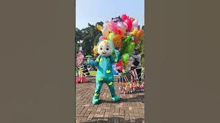 cocomelon wheels on the bus go round and round