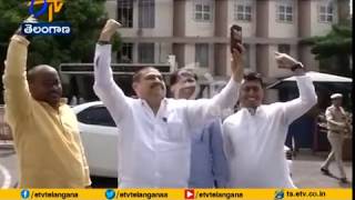 BJP MLC Ramachandra Rao Takes a Selfie | In Front of Secretariat