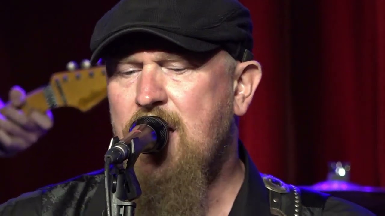 Guarda Mien Dörp - Edwin Jongedijk & band, live in Theater Oosterwijtwerd su YouTube Guarda Mien Dörp - Edwin Jongedijk & band, live in Theater Oosterwijtwerd su YouTube