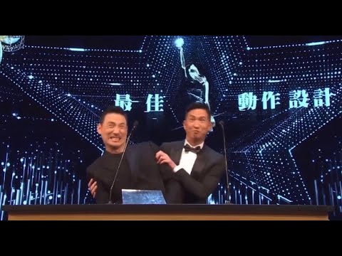 #張家輝 頒獎現場調侃各路明星，大家都笑岔氣了😂，最後還和#張學友 一起扮醜！