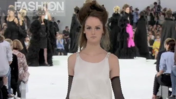 Chic Fall 2004 Chanel by Karl Lagerfeld Haute Couture Black & White Bo –  Shrimpton Couture