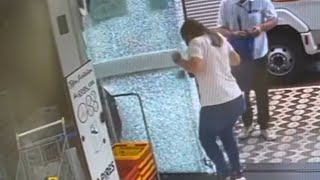 Woman Shatters Store's Glass Door While Pushing it Open by DailyPicksandFlicks 5,096 views 2 years ago 12 seconds