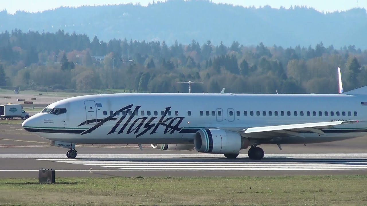 Alaska Airlines N769AS 737-400 Takeoff Portland Airport (PDX) airbus a220
