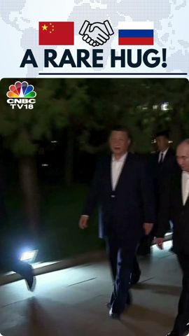 Xi Jinping Embraces Putin With Rare Hugs, Strengthening Strategic Partnership | N18S