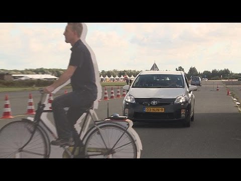 تصویری: آیا دوچرخه سواران می توانند از خط عابر پیاده استفاده کنند؟