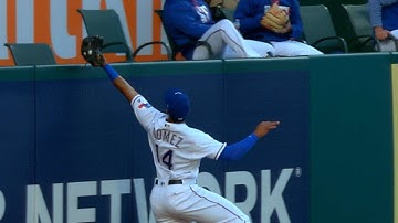 OAK@TEX: Gomez elevates at the wall to make the catch