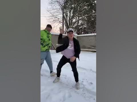 Игра в снежки - YouTube