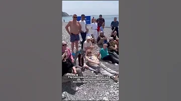 В Анапе жители легли под забор, чтобы спасти пляж!