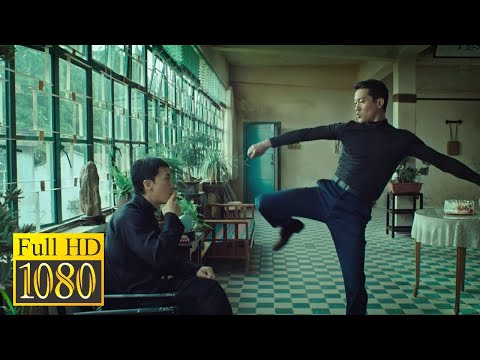 Young Bruce Lee demonstrates his speed to IP Man in the film IP MAN 3 (2015)