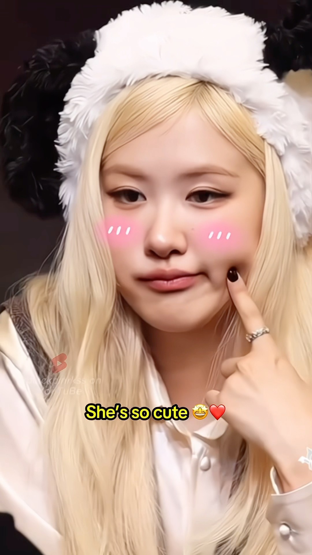 Rosé and her fans at her fansgin event! ? #blackpink #rosé