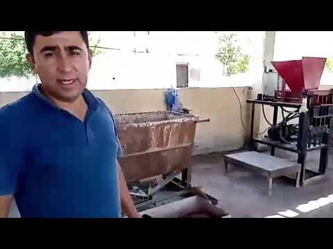 Qizil sochli yalangoch gozallik Mast semiz fohishalar tomonidan mobil telefonda suratga olingan