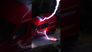 I made a Diorama with REAL Lightnings (Dangerous)