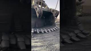 Behold the mighty 7495 rope shovel...