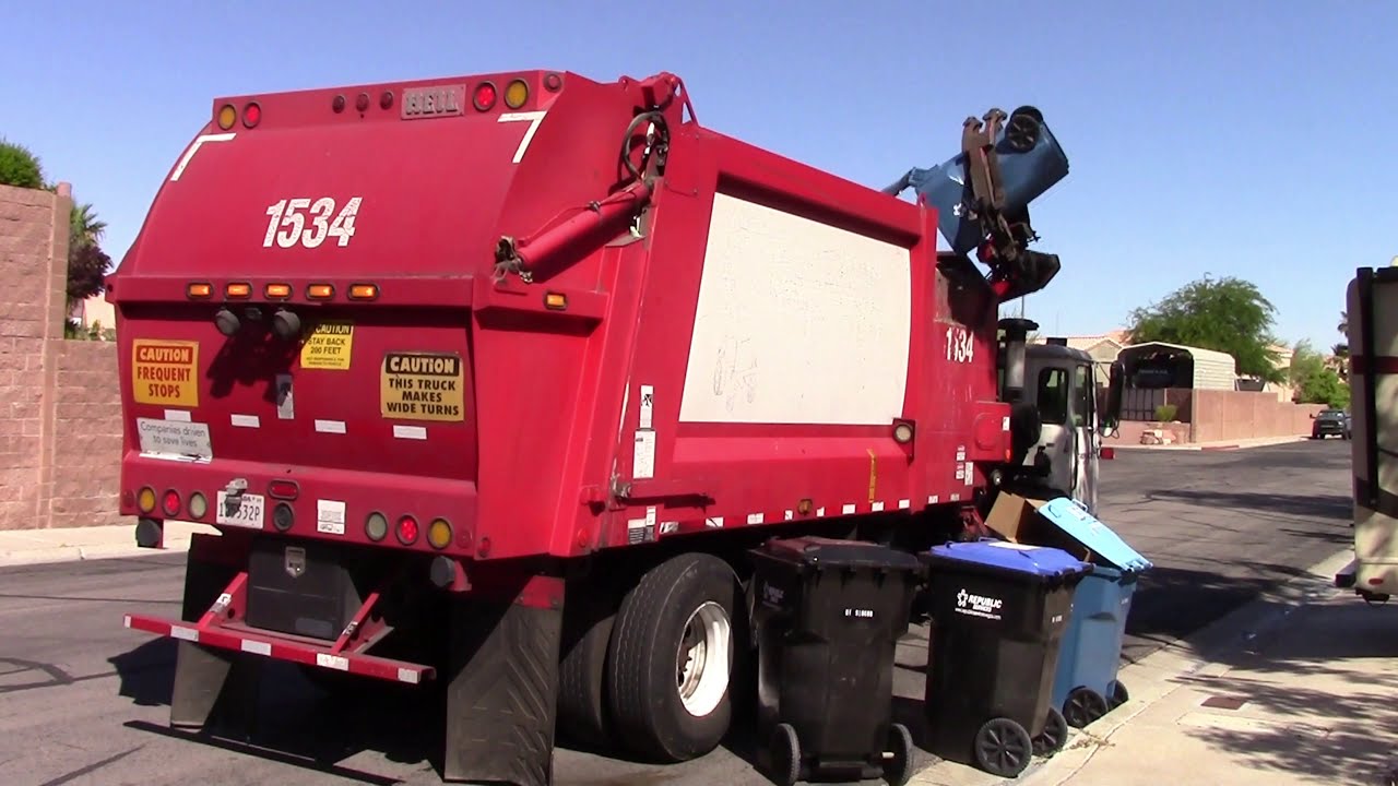 Republic Services I Autocar Python 1534 on Trash! - YouTube
