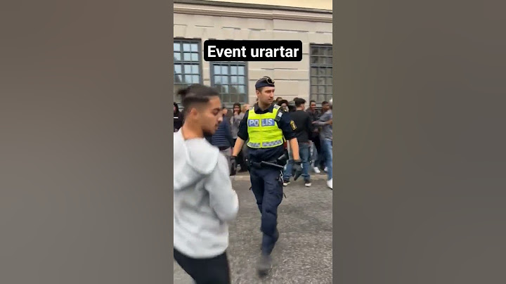 Polisen knuffar bort ungdomar #bråk #polisen #kaos #ungdomar #vadhänder #deträcker #roligt #sverige