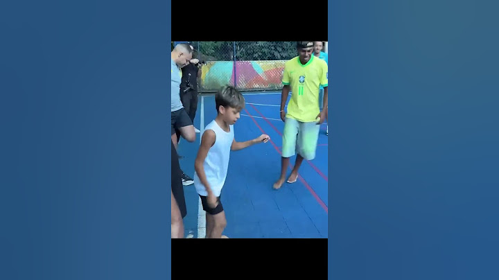 LAMINE YAMAL jugando con NIÑOS en una FAVELA de BRASIL