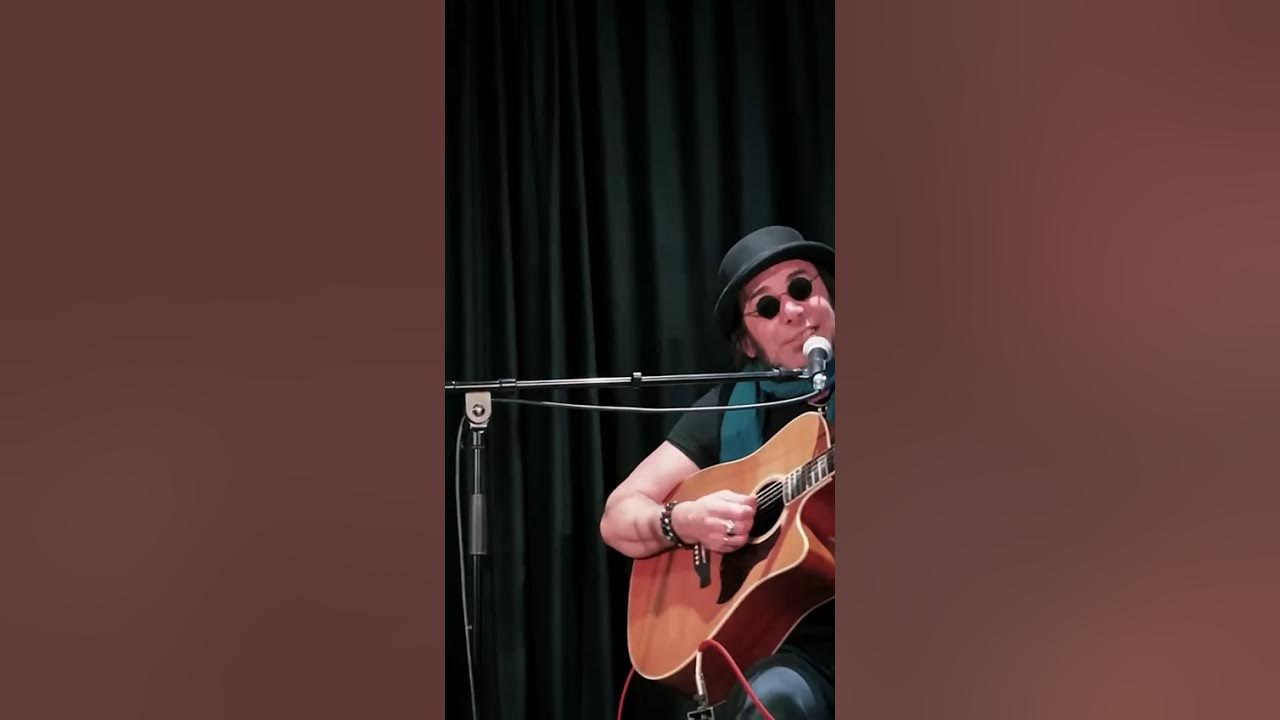 Музыкант фрикинг аут на арбате. Роман езык музыкант. Музыкант фрикинг аут на арбате. Роман езык музыкант. Фрикинг аут музыкант.