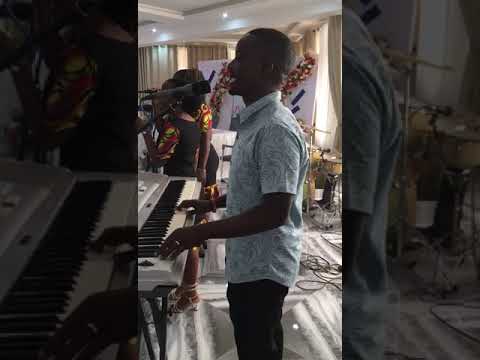 Disan Kato and The Vessels in Webare okuturinda okatworora song live