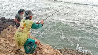 THIS IS WHAT IT IS LIKE IF YOU FISH AT THE RIGHT TIME, YOU JUST HAVE TO MOVE THE FISH || bari ngl...
