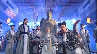 Zhang Sanfeng was ambushed and instantly taught Zhang Wuji "Tai Chi" to defeat Xuan Ming Elders.