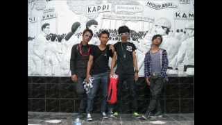 Download lagu URANIUM SAAT BERSAMAMU