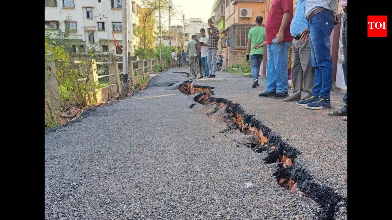 97. Kolkata Earthquake: Strong tremors felt in the city. 