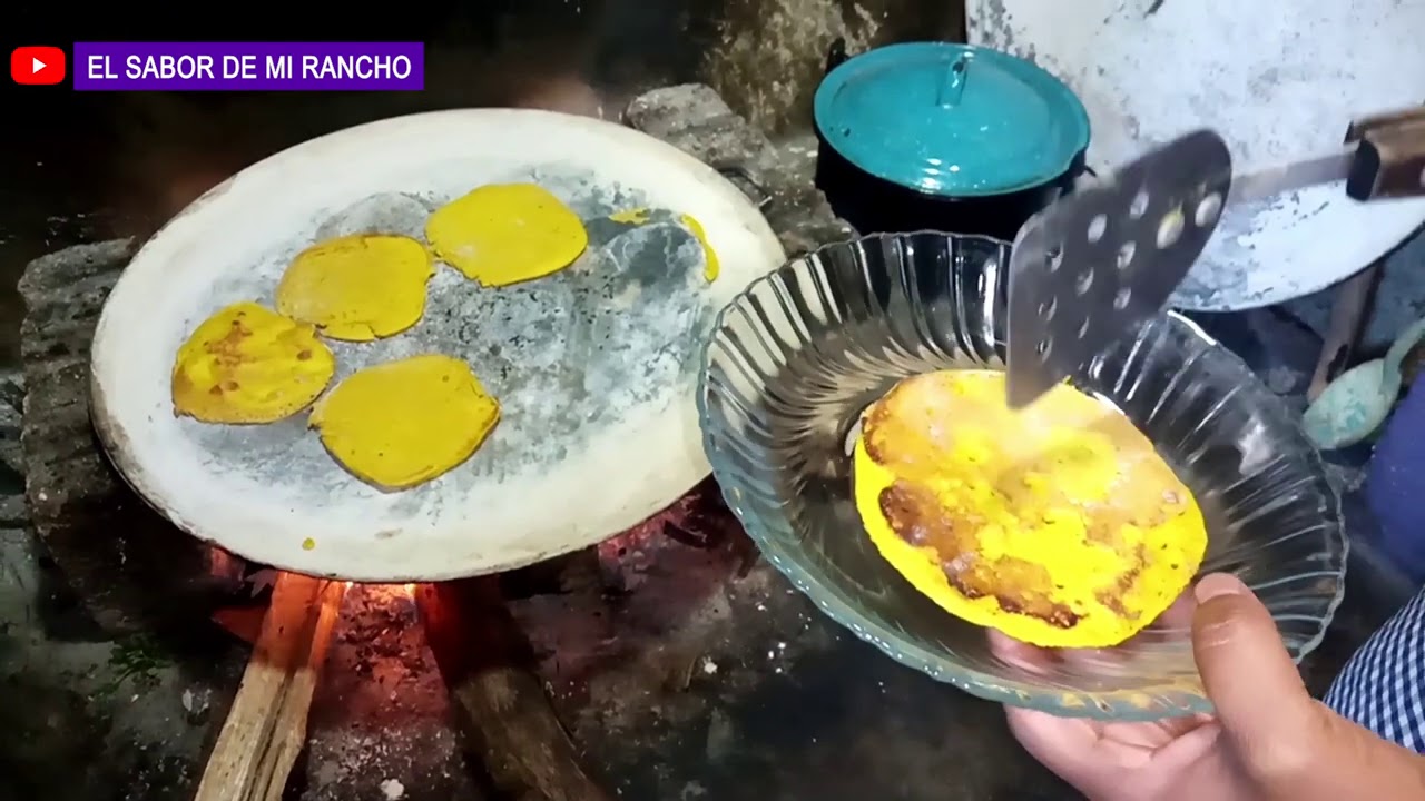 Huevos de GUAJOLOTE con masa de maíz al comal sin aceite con el sabor de rancho