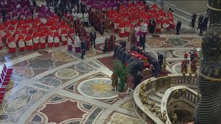 Thousands pay last respects to Pope Francis