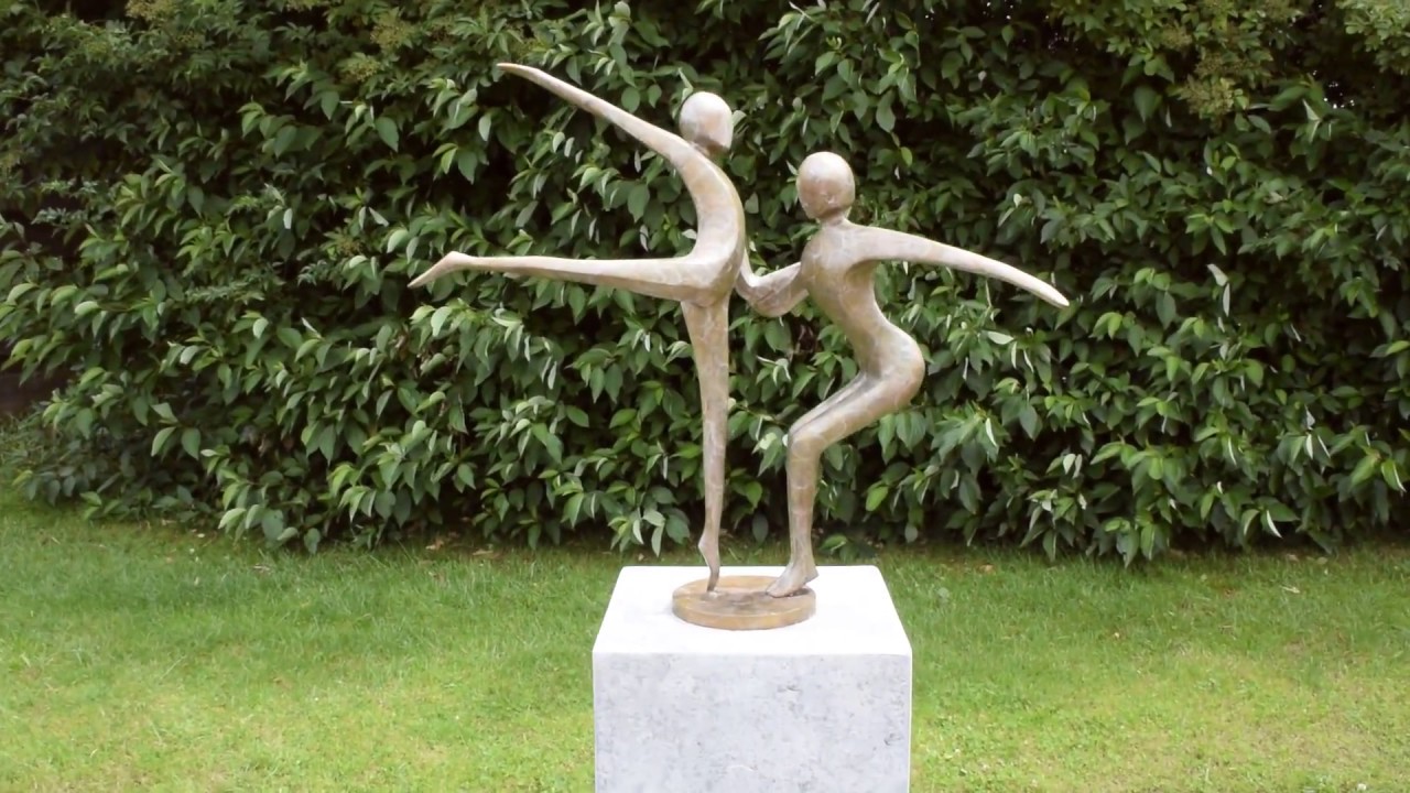 Swingend danspaar tuinbeeld brons | Bronzen Beelden Winkel