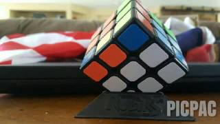 Self solving Rubik's Cube!