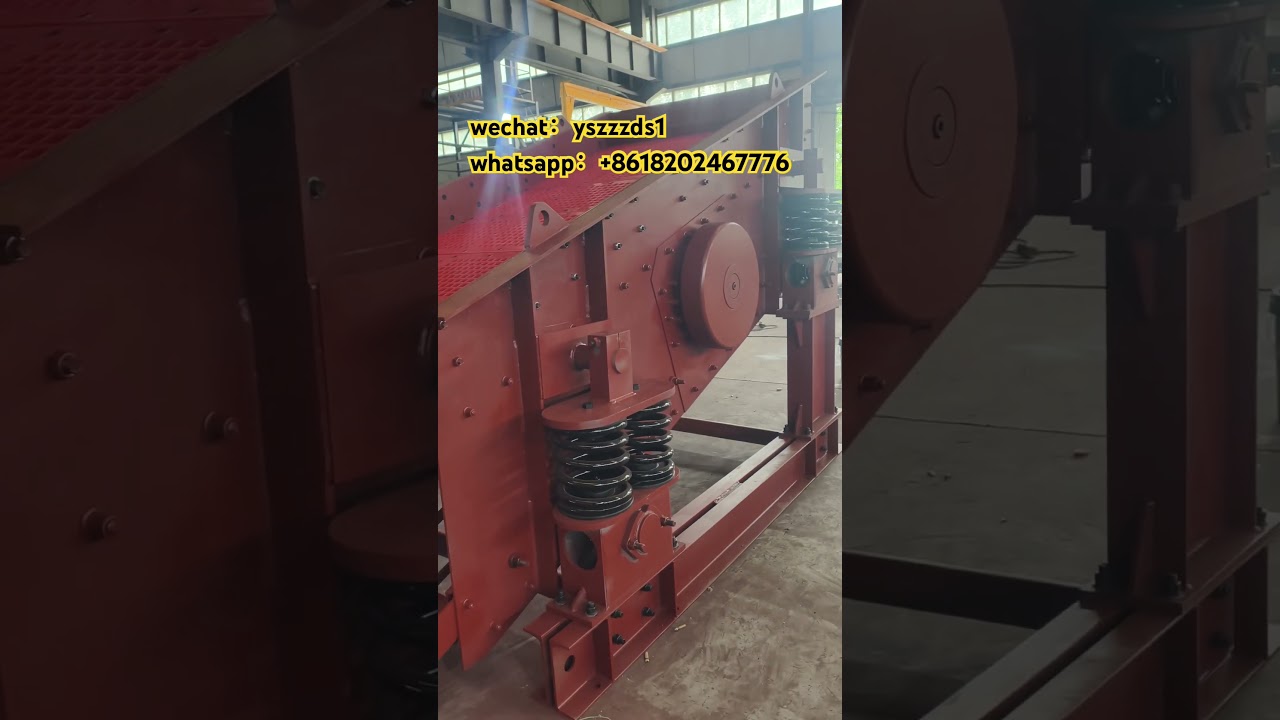 This double-deck vibrating screen is equipped with a gear oil-lubricated eccentric shaft vibrator