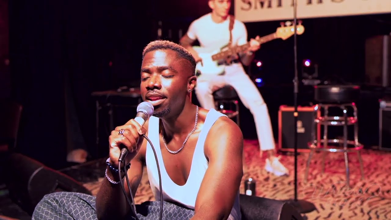 在 YouTube 上觀看「high. by Lánre LIVE @ Smith's Olde Bar」 在 YouTube 上觀看「high. by Lánre LIVE @ Smith's Olde Bar」