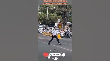 Powerful trick traffic police officer 2 handle ट्रैफिक#dancemoves#dance#traffic#signal#road#car#bike