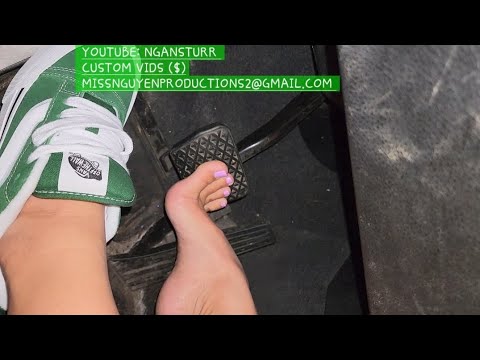 BMW440 BAREFOOT/SNEAKERS:REVVING & PEDAL PUMP