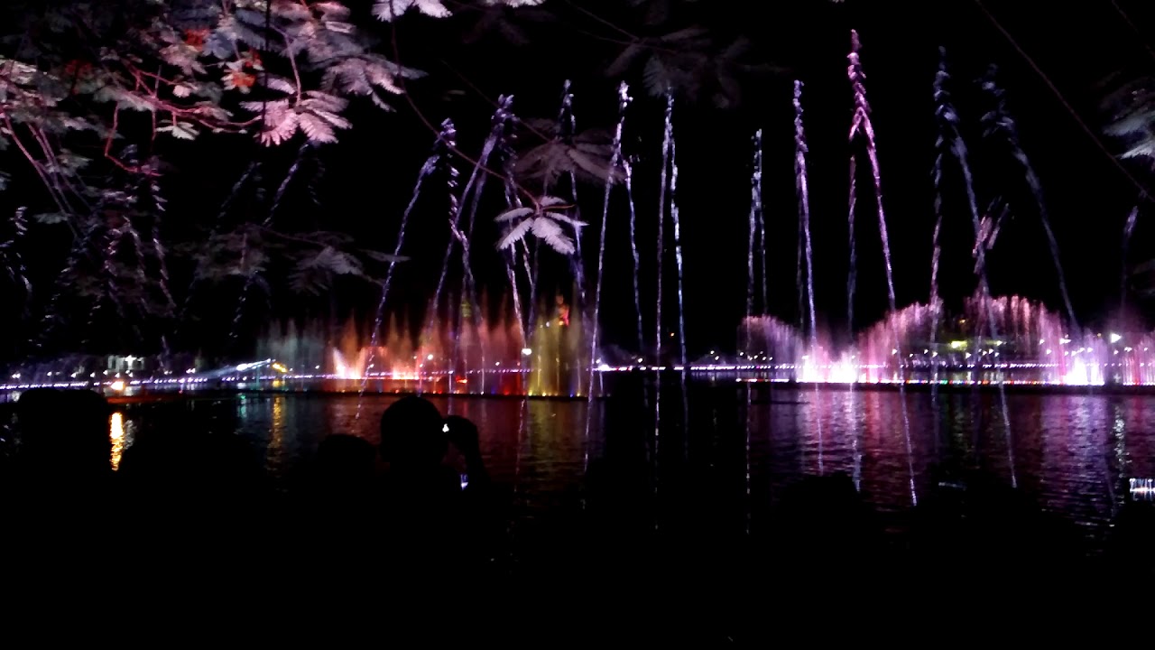 Kirab Obor Di Taman Air Mancur Sri Baduga Purwakarta Diiringi Lagu Meraih Bintang