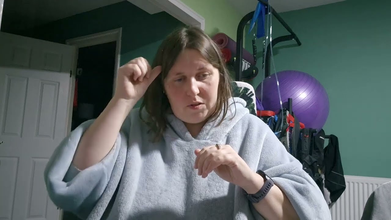 Hi Im Ash - Level 2 BSL Diary (SSE)