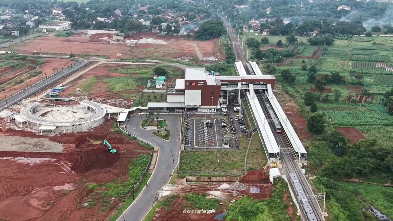 Penampakan stasiun kereta commuter Line yang baru diresmikan.